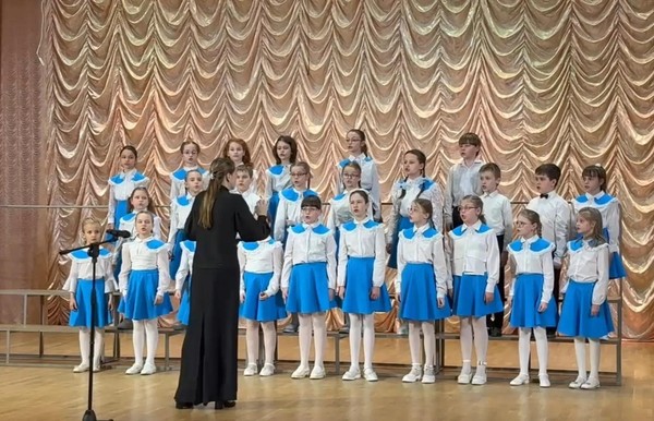 «Поющий яркий май»