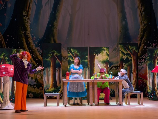 Детская сказка «Алиса в сновидениях»