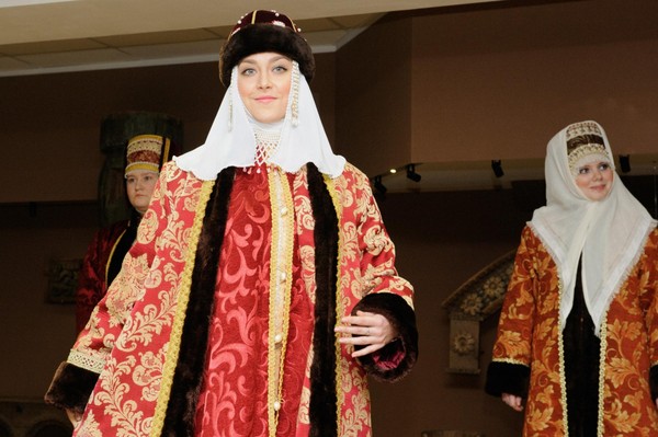 Лекция «А сама-то величава, выступает, будто пава…»