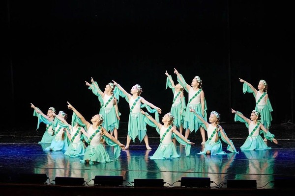 «Танцпол везде»