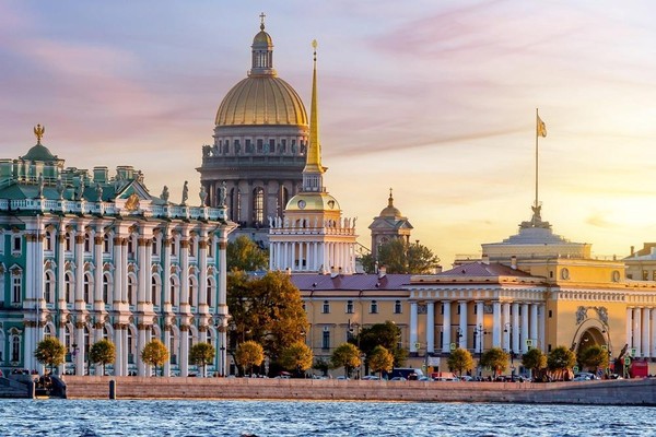 Необычно и случайно: с поэтом по Петербургу