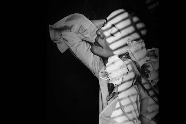 От него оставались цветы и шрамы…