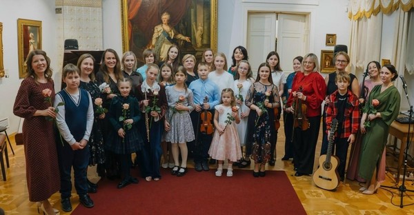 Отчетный концерт школы искусств «Фа-диез. Семь нот семейного счастья»