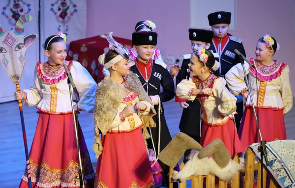Концерт вокального ансамбля «Родная песня» и коллектива-спутника «Роднулечки»