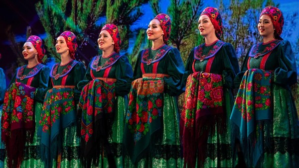 Концерт ансамбля песни и танца «Утренняя заря» и театра танца «Казаки России»