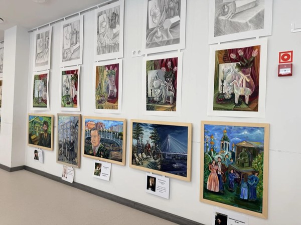 Выставка выпускников на Заполярной