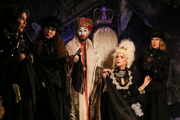 Стакан воды, или Заговор по-английски