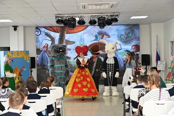 Творческий вечер «Безумное чаепитие: Алиса в кадре»