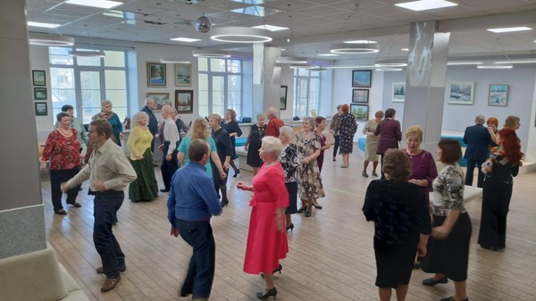 Танцевальный вечер «Скоро скоро будет лето!»