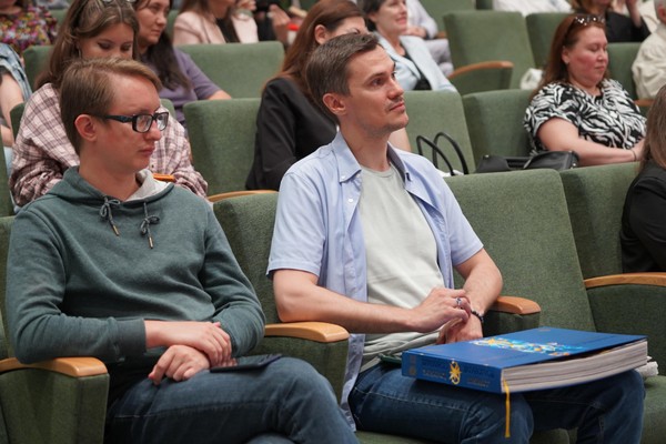 Читки «Распаковывая библиотеку: перформативное коллекционирование»