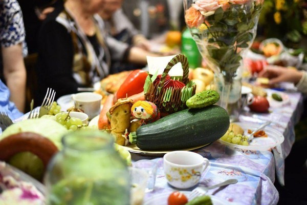 Круглый стол «Вкусный летний урожай» в клубе ветеранов «Родник»