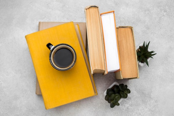 Книжный клуб «Между строк». Роман «Тревожные люди»