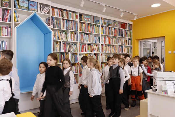 Экскурсия по библиотеке «Мир первой модельной»