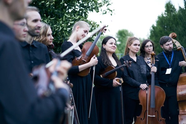 Cinematica Orchestra под открытым небом