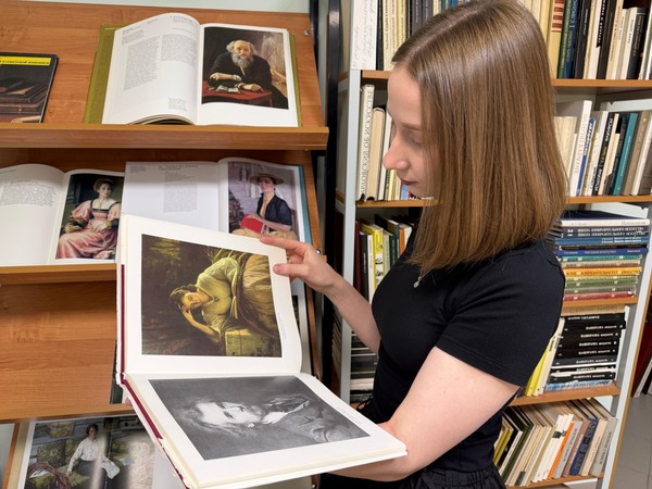 Выставка «Книга и библиотека в зеркале искусства»