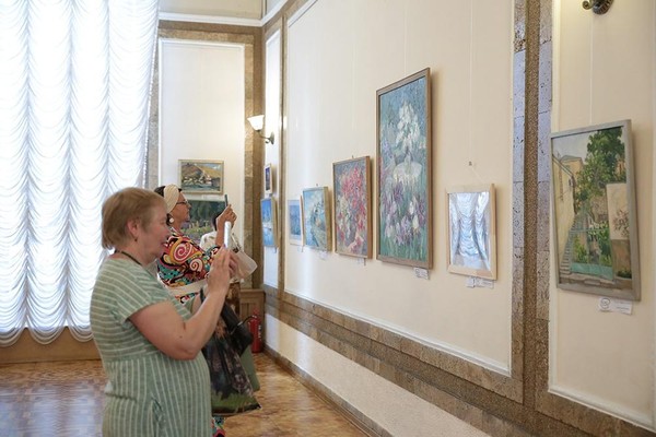 Выставка «Счастливое детство»