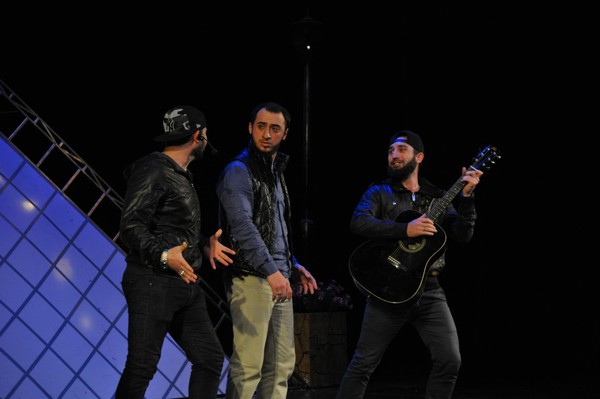 Спектакль «Свой дом – красный дом, или Дорога домой»