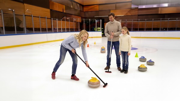 Выходим на лёд: семейный кёрлинг