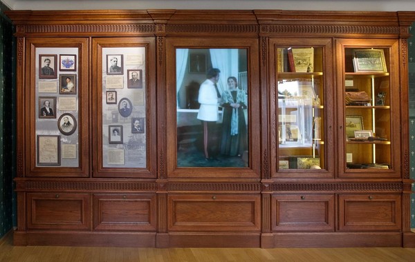 Музейный натюрморт «Музейный кинотеатр»