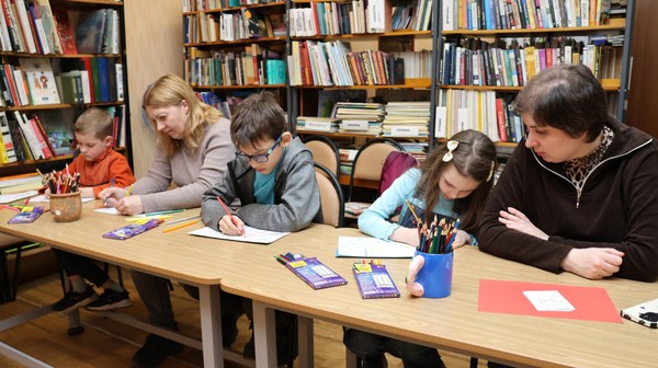 Медиабеседа «Солнечный камень янтарь: были и небылицы» в клубе «Остров сокровищ»