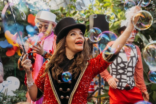 Заводной рок-н-ролл для малышей и родителей в оранжерее