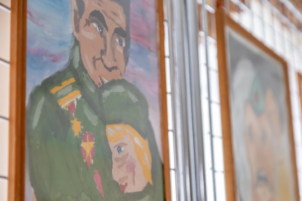 Фотовыставка и выставка детского изобразительного искусства, посвящённая Дню Победы в ВОВ