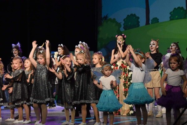 Отчетный концерт театральной студии «Живи играючи»