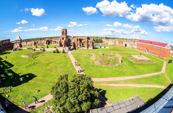 Сквозь века. Потомству в пример