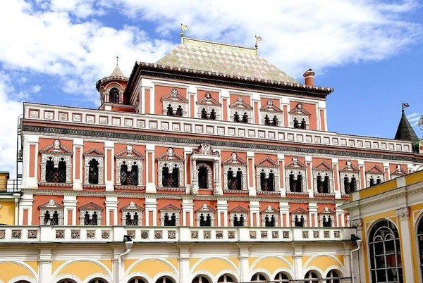 Программа «Дворцы и палаты Московского Кремля»