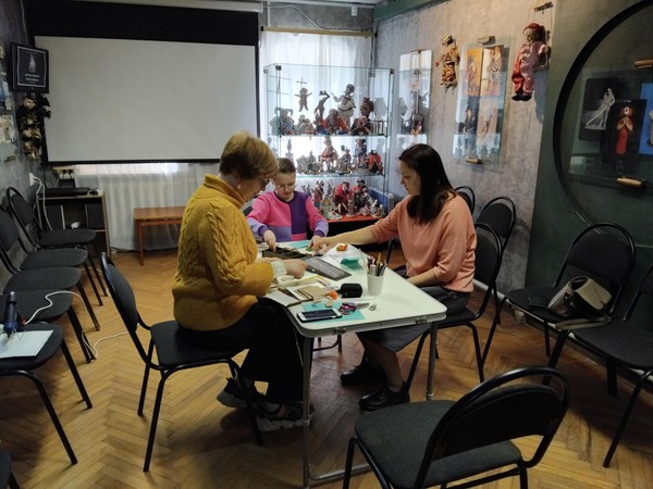 Мастер-класс «Бумажные хлопоты. Салон красоты для кукол»