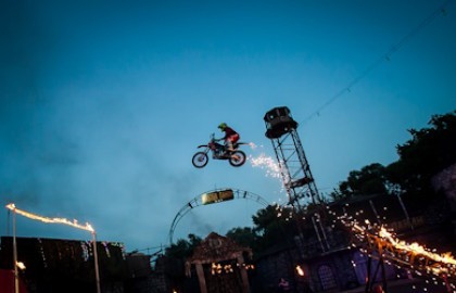 Вселенский карнавал огня