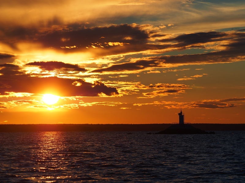 Маяки и скалы Выборгского залива на яхте