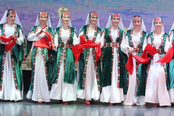 Ансамбль народного армянского танца «Зангезур» приглашает на вечер армянской музыкальной культуры