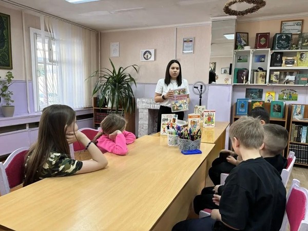 «Весёлая угадай-ка: из чего состоит книга»