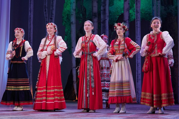 Фольклорный семейный праздник с ОФА «Жемчужинка» «На Троицу гуляем, Троицу встречаем»