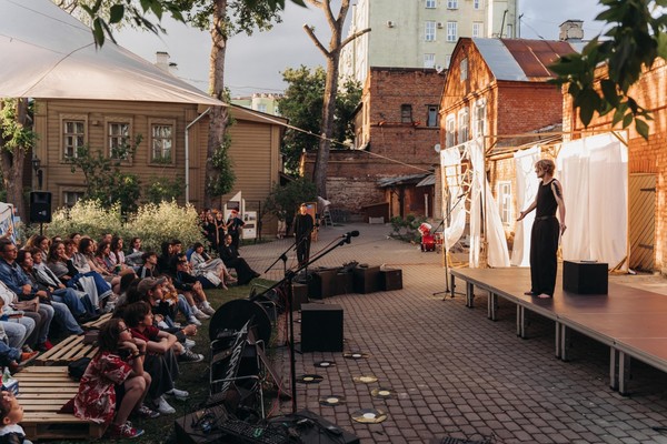 Ежегодный фестиваль творчества для детей и подростков «Лето во дворе»