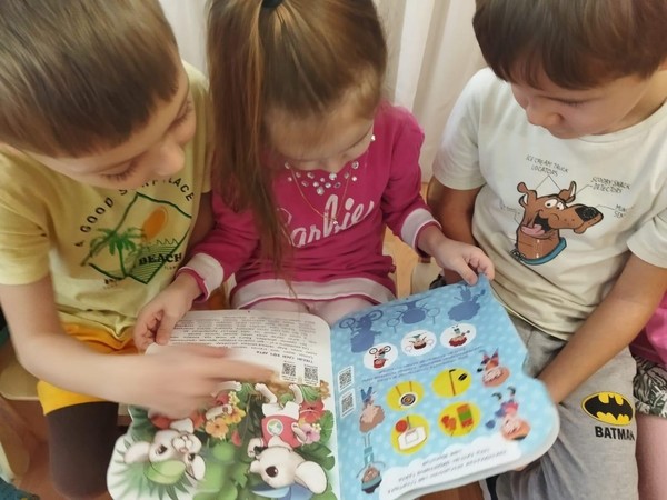 Час веселых затей «Девчонки и мальчишки встречайте лето с книжкой»
