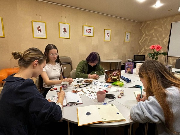 Клуб для общения «В гостях у маленьких женщин»