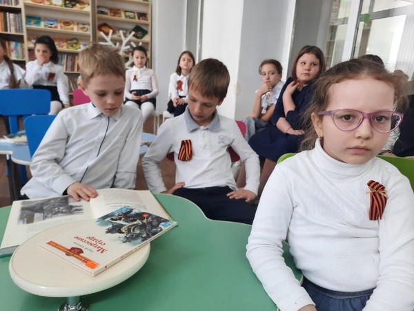 Громкие чтения-обсуждения рассказов «Страницы подвига»