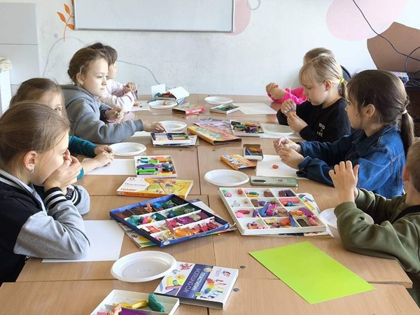 Выставка поделок ко Дню Победы студии скульптурной лепки «Объем»