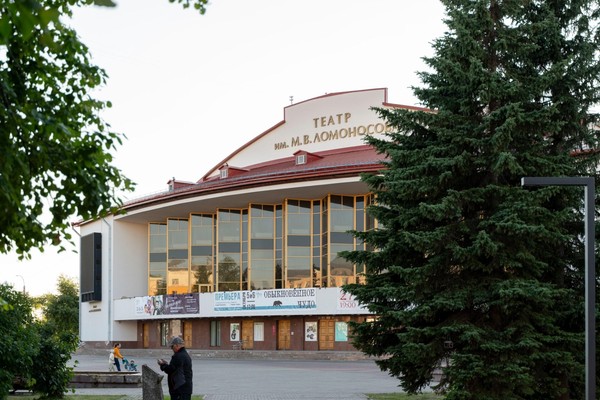 Спектакль «Песни нашего двора»