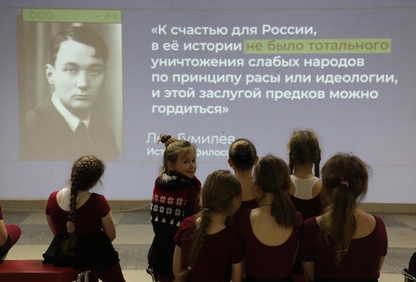 Тематическая программа «Дружат дети на большой планете»