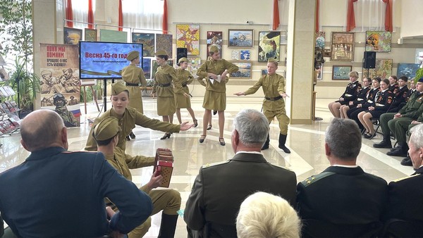 Литературно-музыкальный вечер «Спасибо за мир, за жизнь, за весну!»