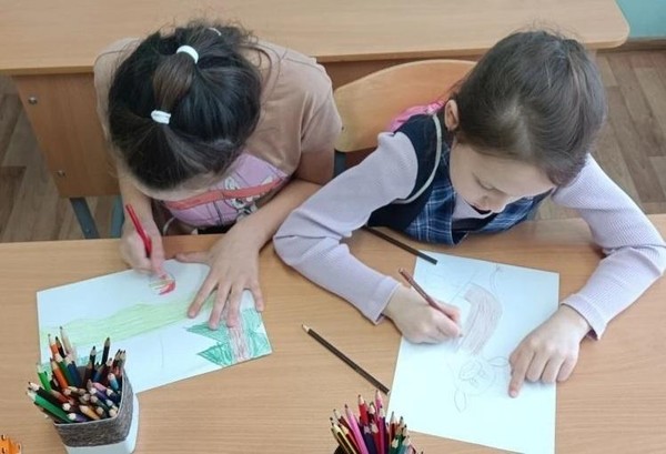 Выставка рисунков «С Днем Победы!»