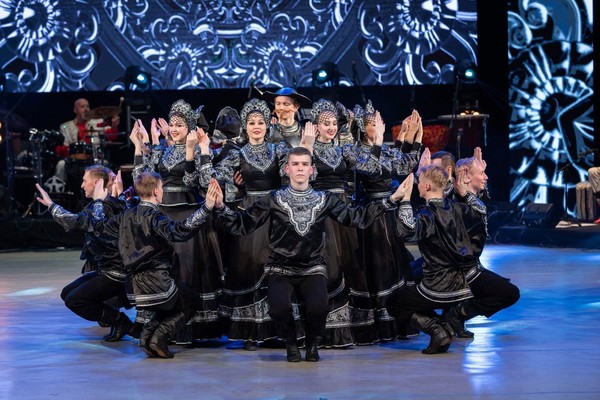 Этих дней не смолкнет слава