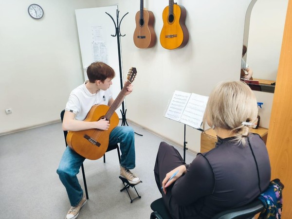 Мастер-класс «Безнотная грамота для гитаристов. Урок №4 (Баррэ)»