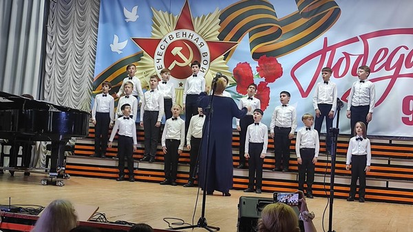 Отчётный годовой концерт школы «Салют ветеранам!»