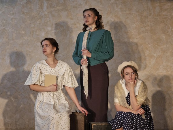 Литературный спектакль «Слово в огне. Поэтессы Победы»