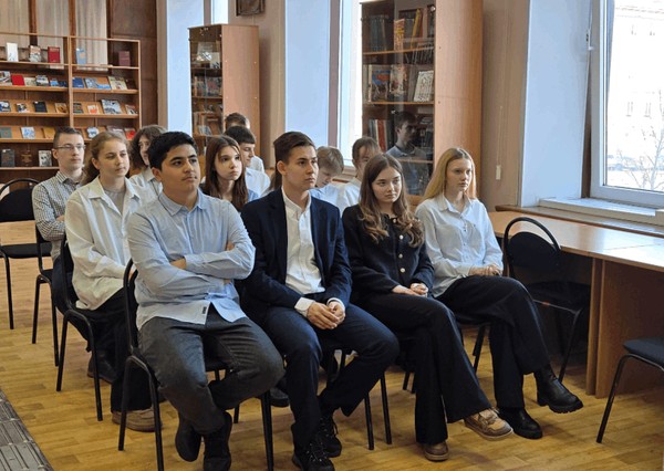 Патриотический час «Не забыты имена героев»