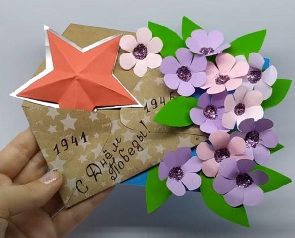 Выставка рисунков «Мир, завоеванный для нас!»